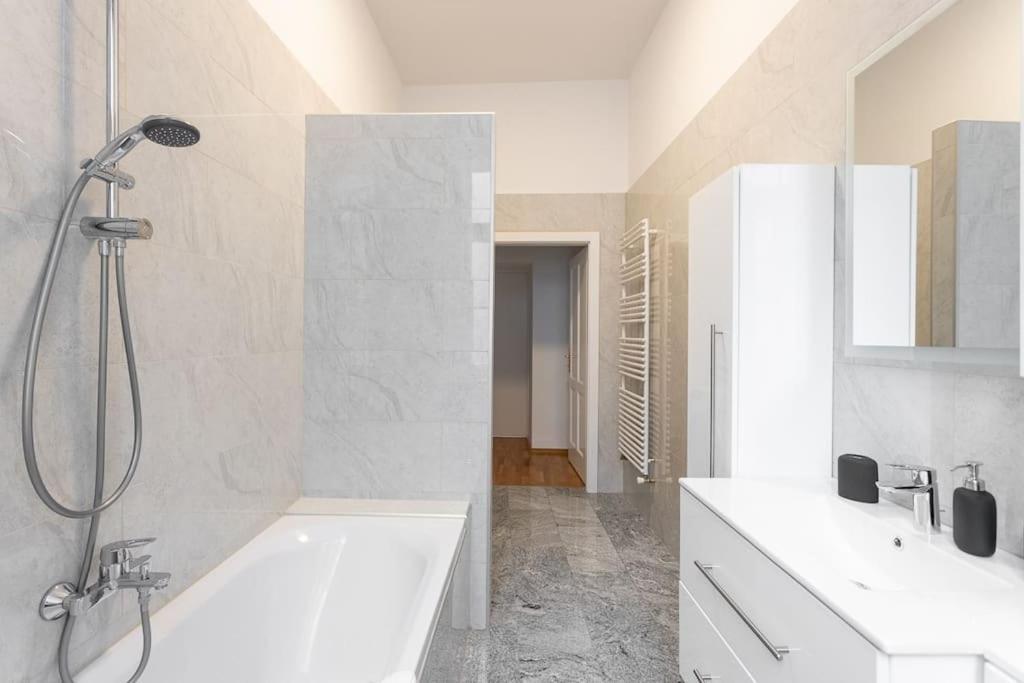 Franz 23 - Typical Viennese Apartment In The Heart Of Wien Exterior foto
